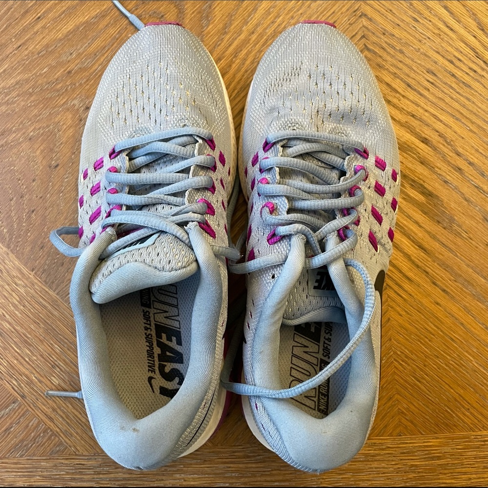 Nike sneakers 7.5